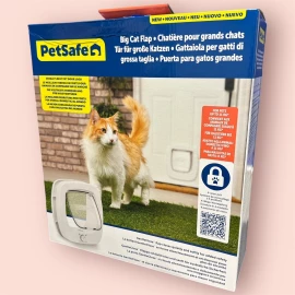 PetSafe White Big Cat Flap – Spacious & Secure Door for Large Cats & Small Dogs