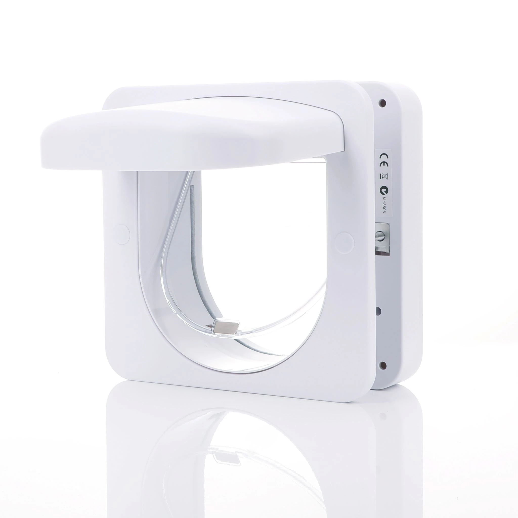 External microchip scanner on the PetPorte Smart Flap